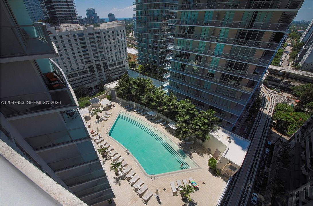 For Rent: $4,000 (2 beds, 2 baths, 910 Square Feet)