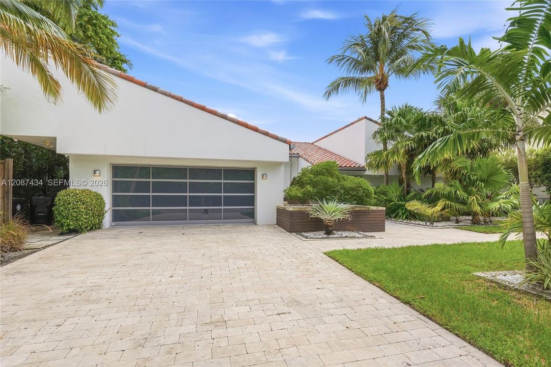 For Sale: $4,199,000 (5 beds, 3 baths, 3133 Square Feet)