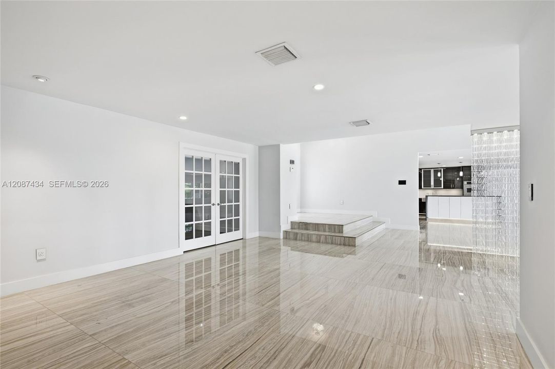 For Sale: $4,199,000 (5 beds, 3 baths, 3133 Square Feet)