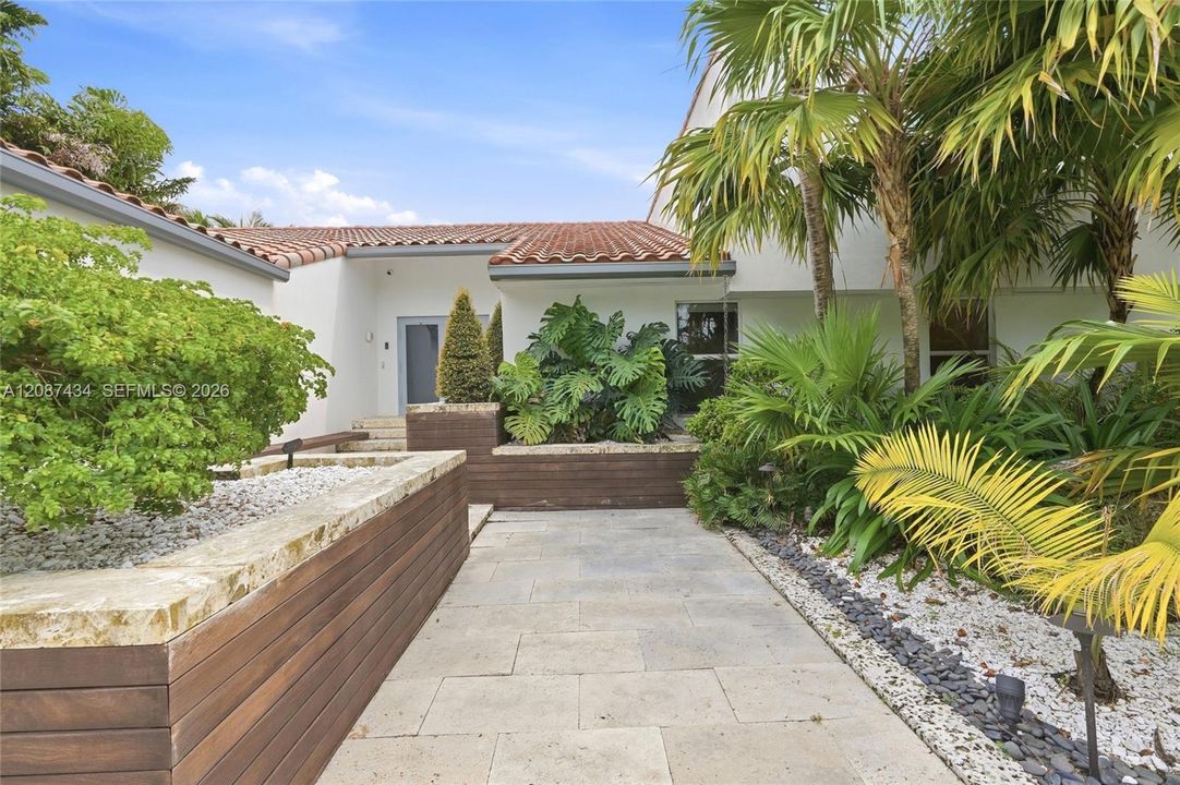 For Sale: $4,199,000 (5 beds, 3 baths, 3133 Square Feet)