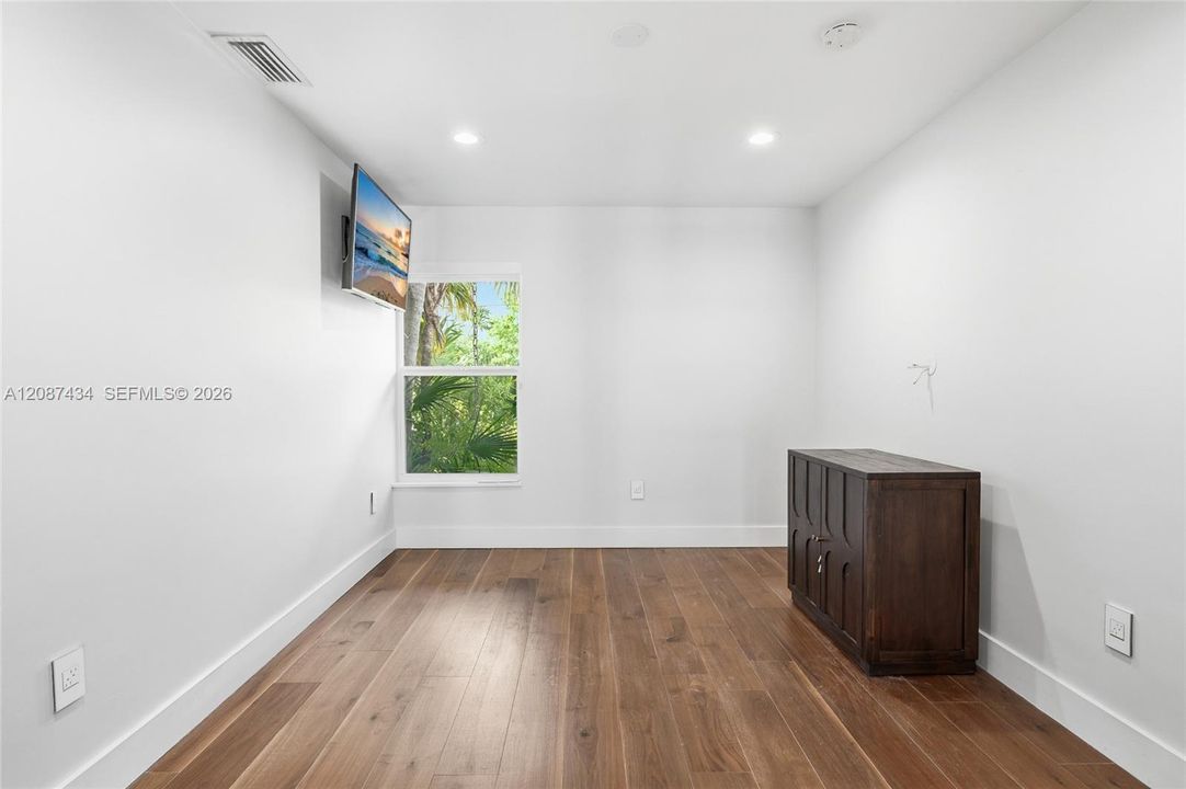 For Sale: $4,199,000 (5 beds, 3 baths, 3133 Square Feet)