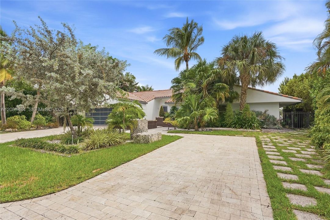 For Sale: $4,199,000 (5 beds, 3 baths, 3133 Square Feet)