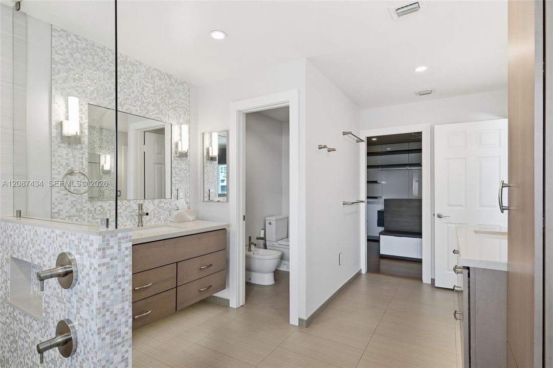 For Sale: $4,199,000 (5 beds, 3 baths, 3133 Square Feet)