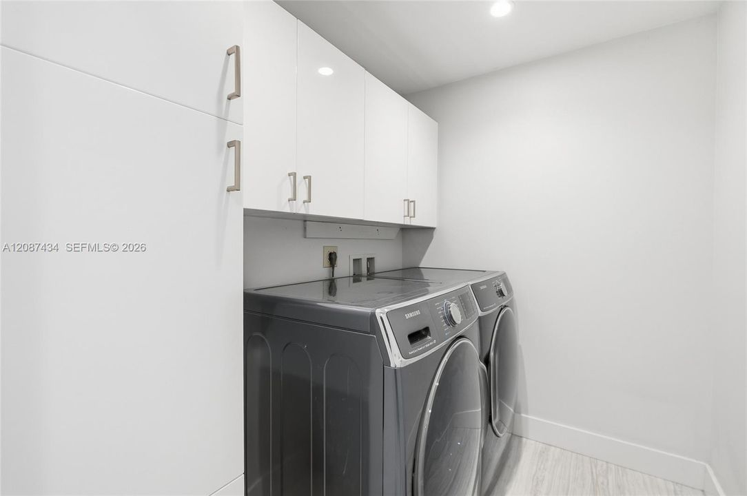 For Sale: $4,199,000 (5 beds, 3 baths, 3133 Square Feet)