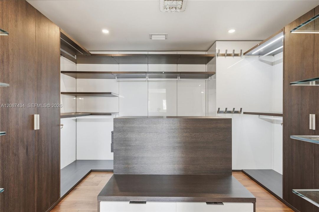 For Sale: $4,199,000 (5 beds, 3 baths, 3133 Square Feet)