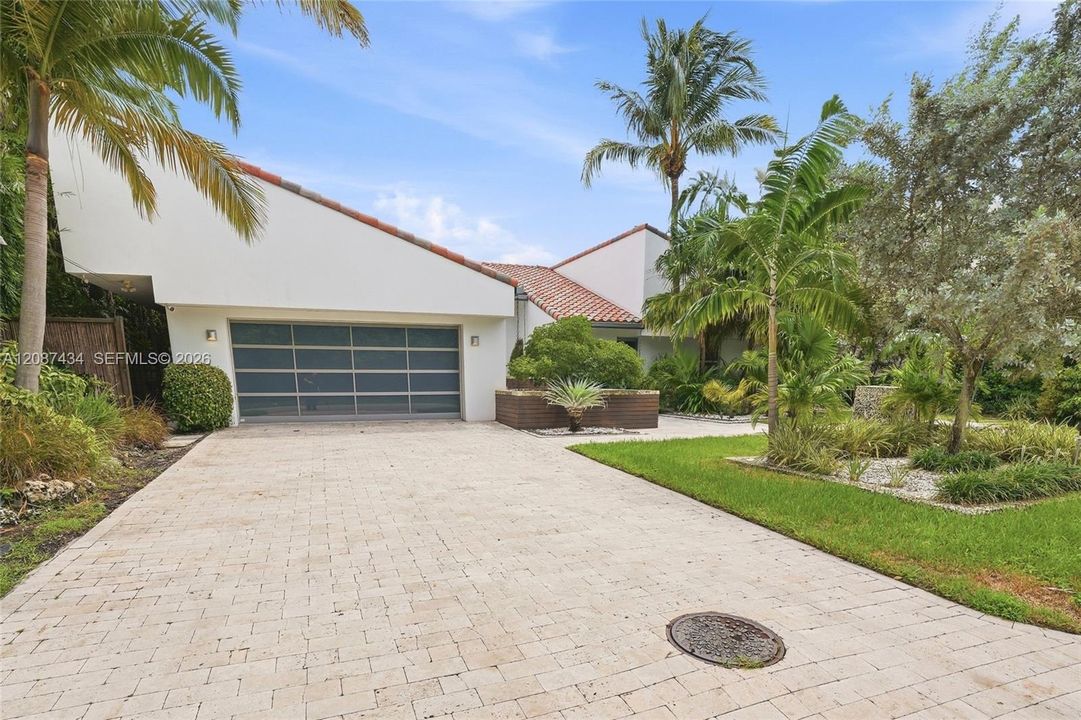 For Sale: $4,199,000 (5 beds, 3 baths, 3133 Square Feet)
