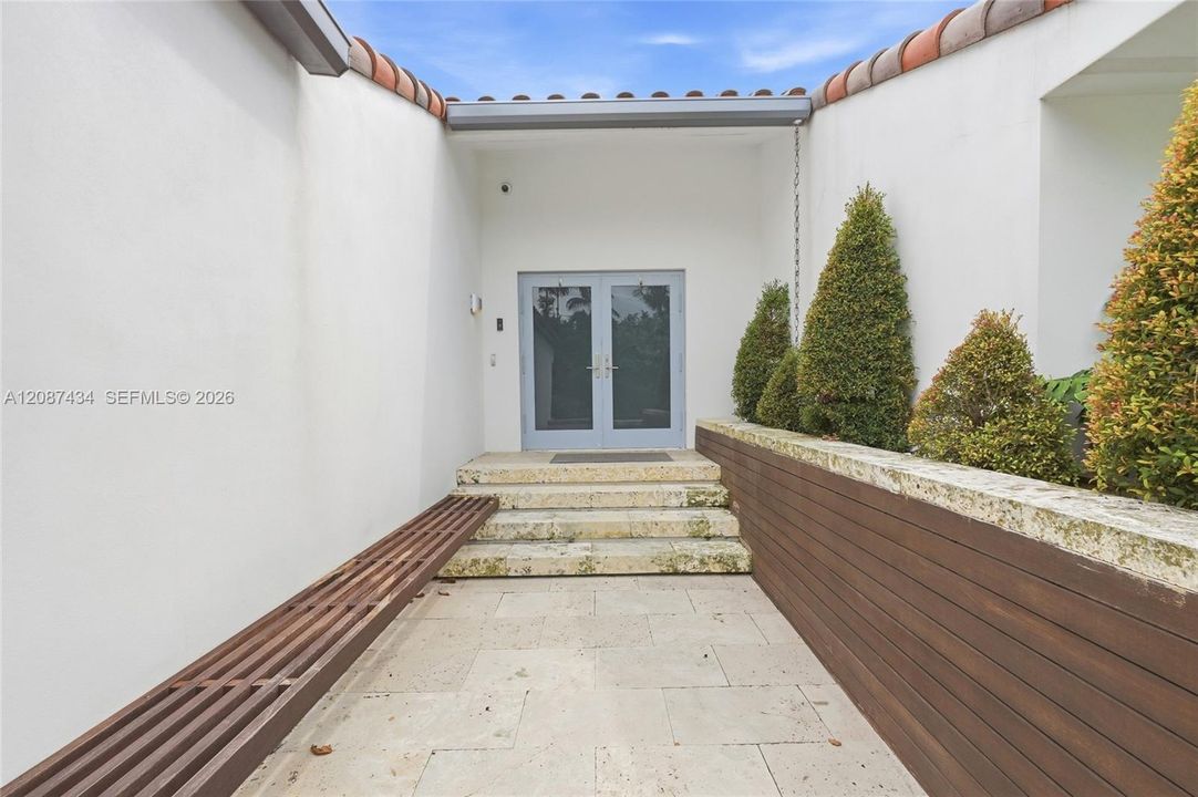 For Sale: $4,199,000 (5 beds, 3 baths, 3133 Square Feet)