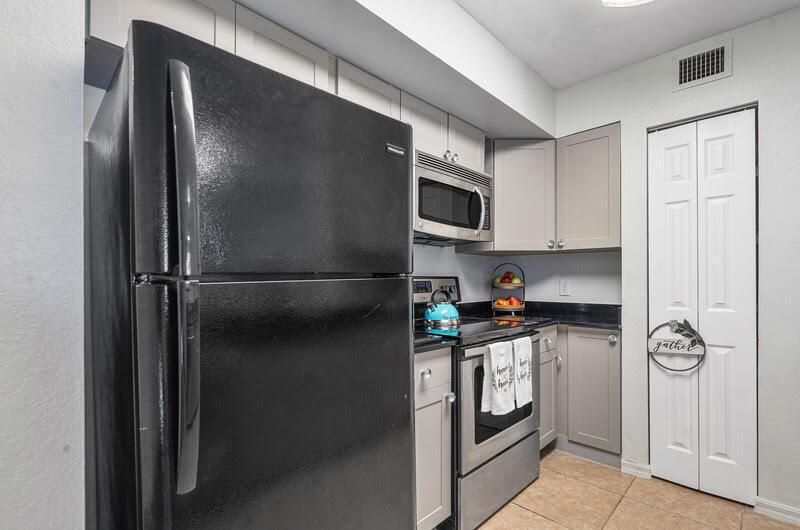 7103-kitchen2