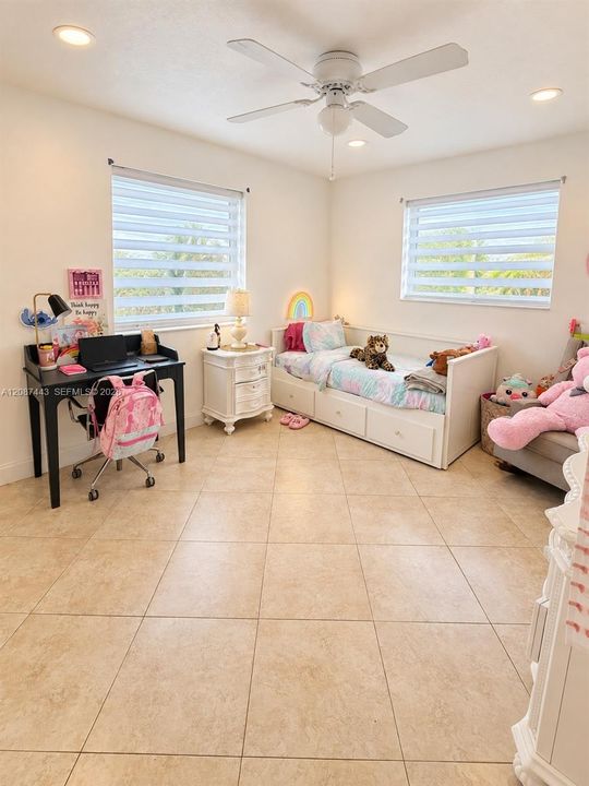 For Sale: $749,000 (5 beds, 3 baths, 2489 Square Feet)