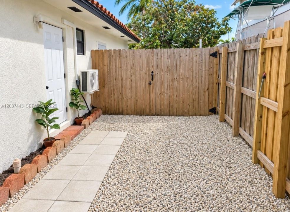 For Sale: $749,000 (5 beds, 3 baths, 2489 Square Feet)