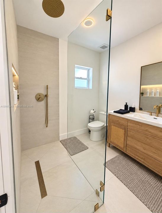 For Sale: $749,000 (5 beds, 3 baths, 2489 Square Feet)