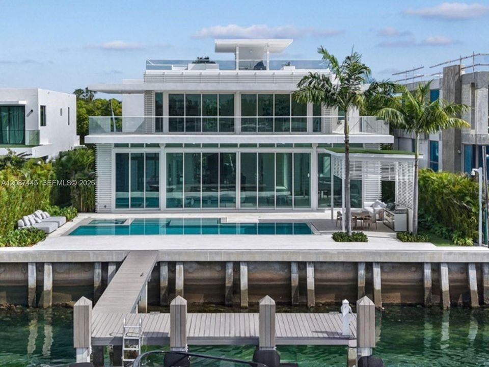 На продажу: $17,900,000 (5 спален, 5 ванн, 5807 Квадратных фут)