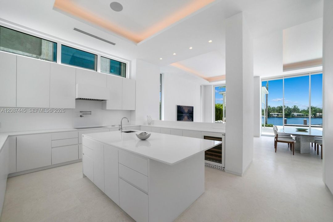На продажу: $17,900,000 (5 спален, 5 ванн, 5807 Квадратных фут)