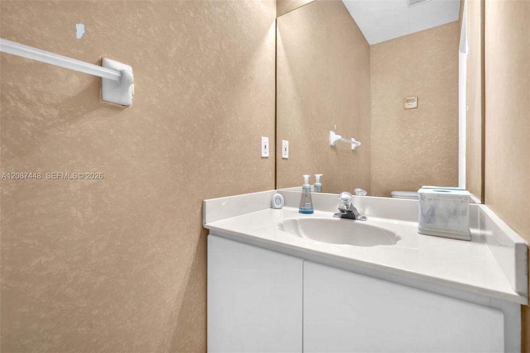 В аренду: $3,400 (3 спален, 2 ванн, 1650 Квадратных фут)