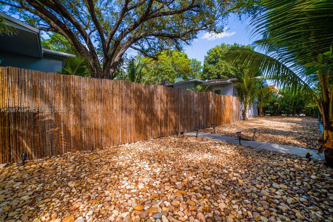 For Rent: $1,450 (1 beds, 1 baths, 675 Square Feet)