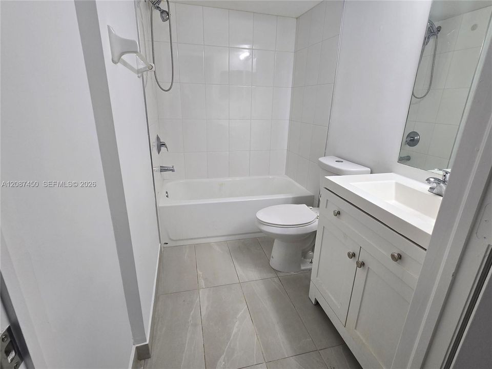 Active With Contract: $1,800 (2 beds, 2 baths, 822 Square Feet)