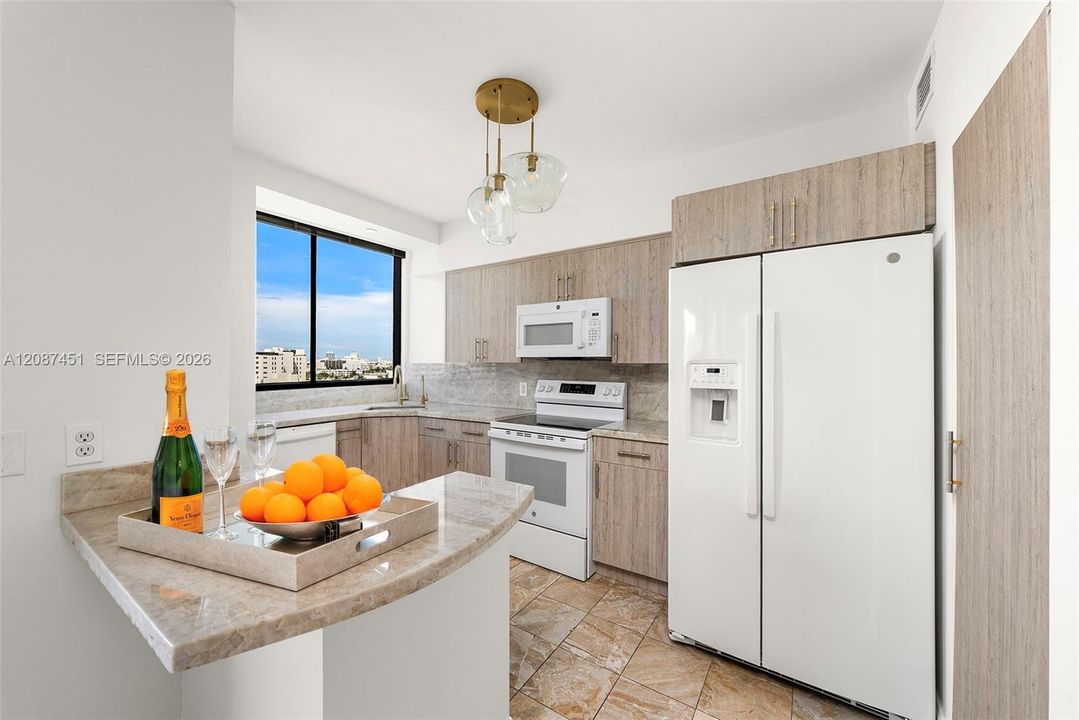 For Sale: $659,000 (2 beds, 2 baths, 1084 Square Feet)