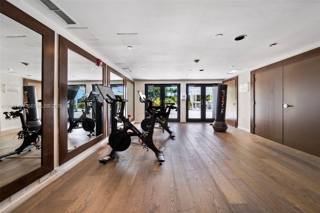 For Sale: $659,000 (2 beds, 2 baths, 1084 Square Feet)
