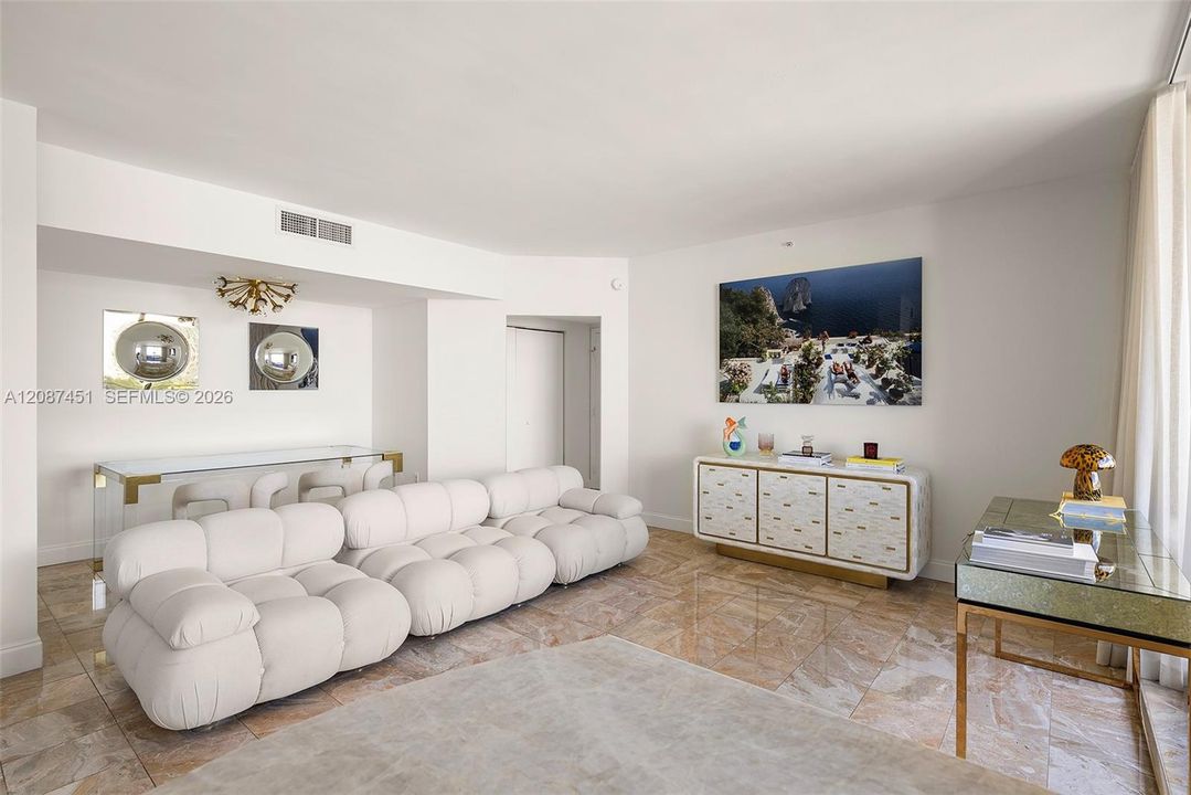 For Sale: $659,000 (2 beds, 2 baths, 1084 Square Feet)