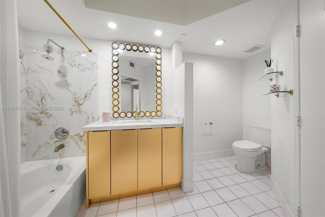 For Sale: $659,000 (2 beds, 2 baths, 1084 Square Feet)
