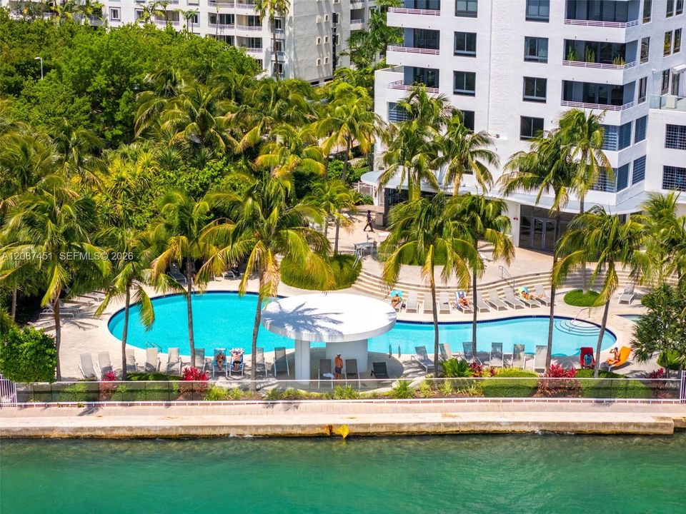 For Sale: $659,000 (2 beds, 2 baths, 1084 Square Feet)