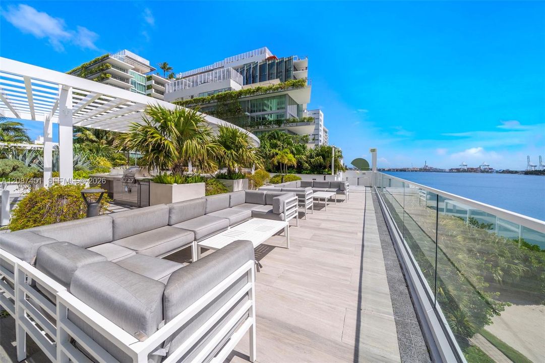 For Sale: $659,000 (2 beds, 2 baths, 1084 Square Feet)
