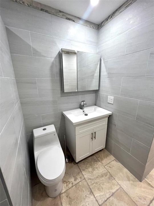 PRIMARY BEDROOM BATHROOM