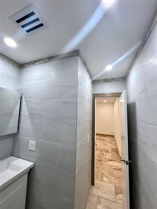 PRIMARY BEDROOM BATHROOM