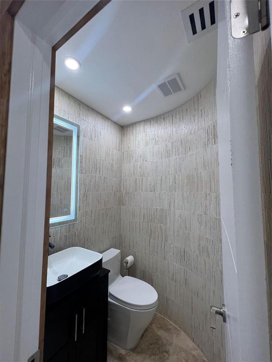HALF GUEST BATH