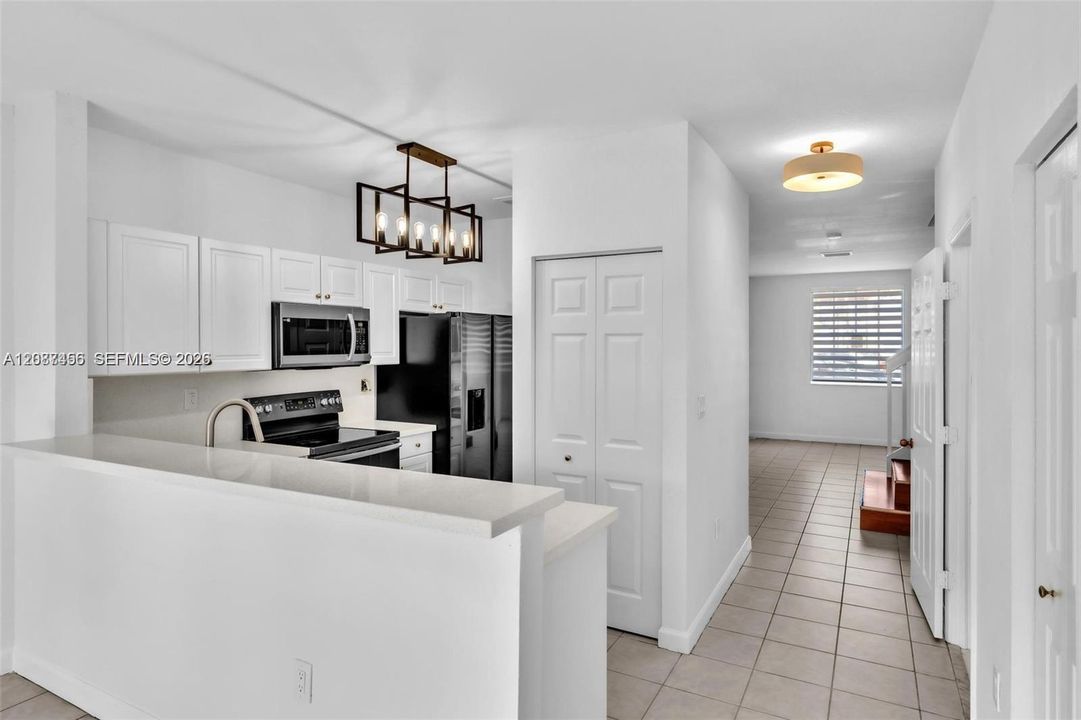 For Rent: $2,000 (3 beds, 2 baths, 1169 Square Feet)