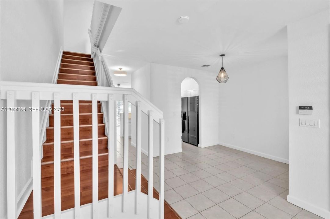For Rent: $2,000 (3 beds, 2 baths, 1169 Square Feet)