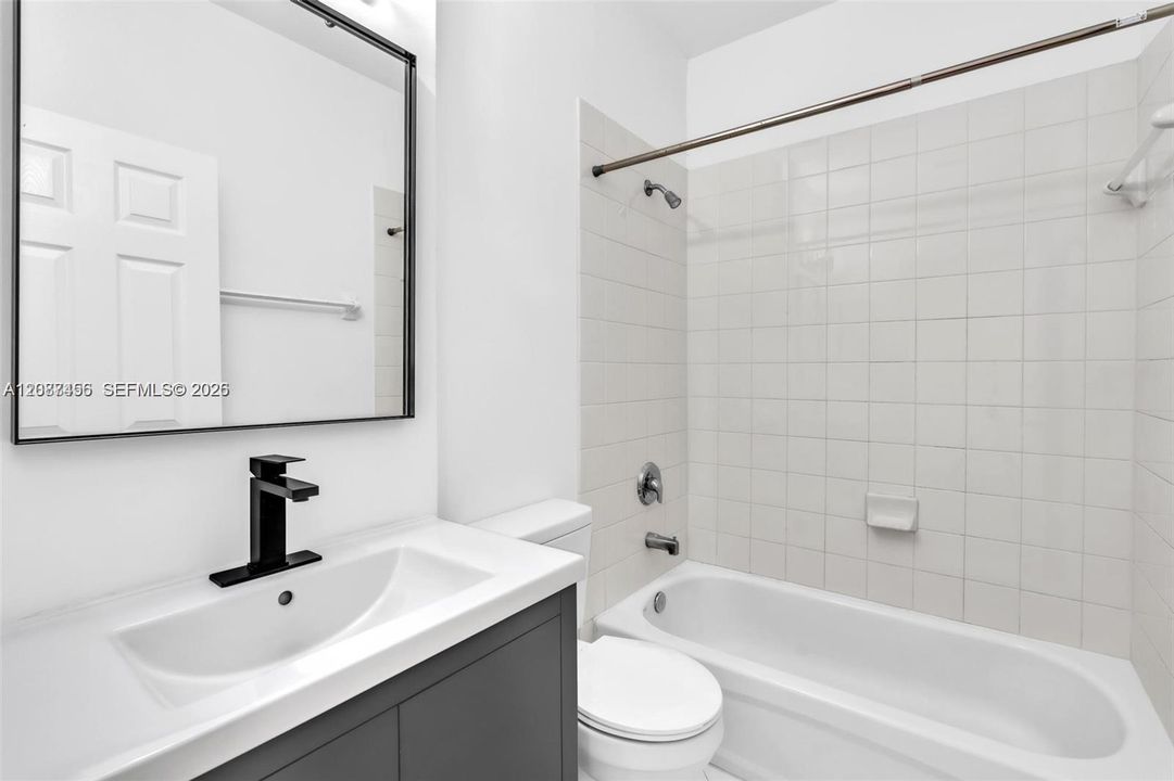 For Rent: $2,000 (3 beds, 2 baths, 1169 Square Feet)
