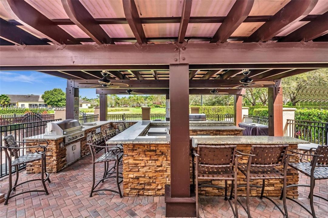 For Rent: $2,000 (3 beds, 2 baths, 1169 Square Feet)