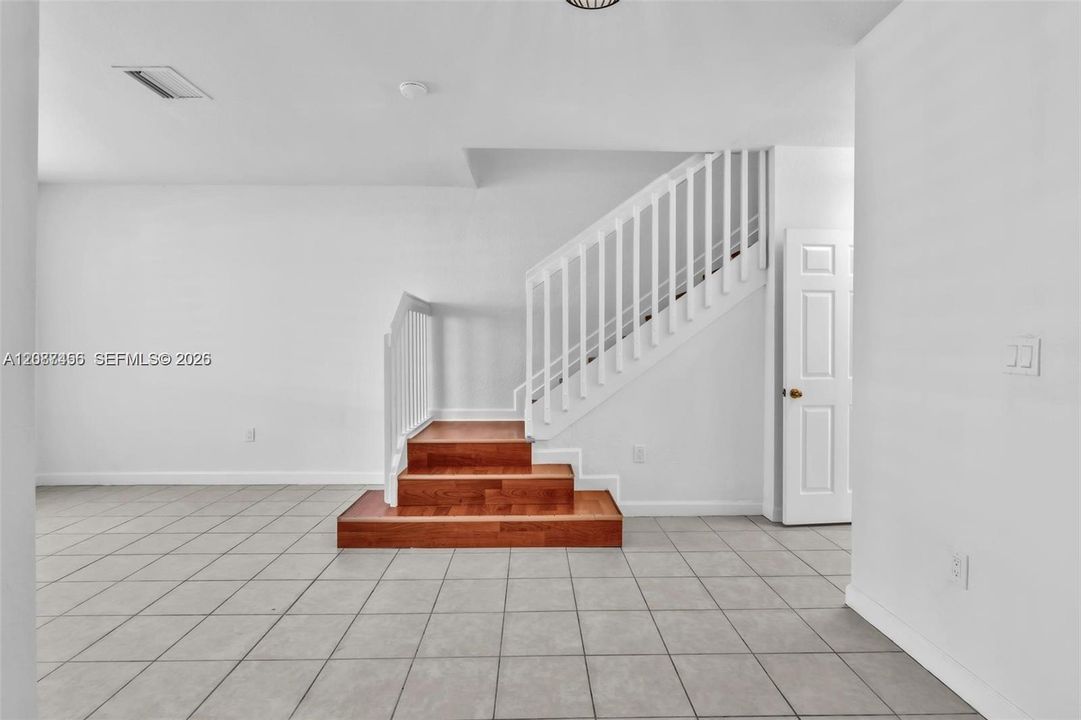 For Rent: $2,000 (3 beds, 2 baths, 1169 Square Feet)