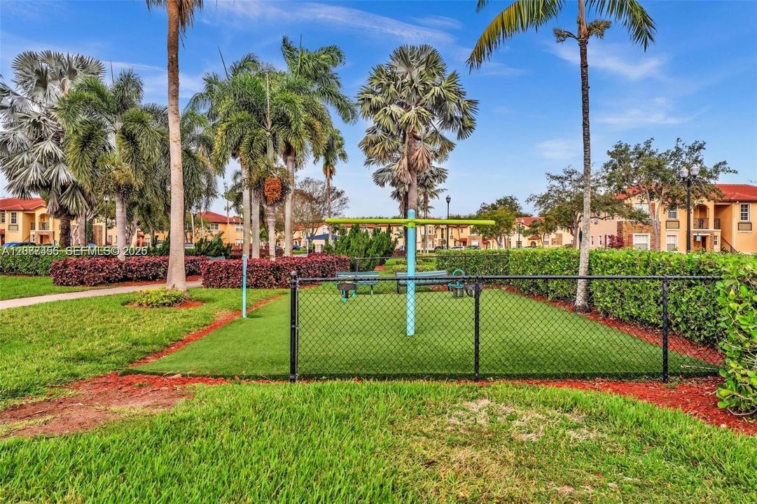 For Rent: $2,000 (3 beds, 2 baths, 1169 Square Feet)