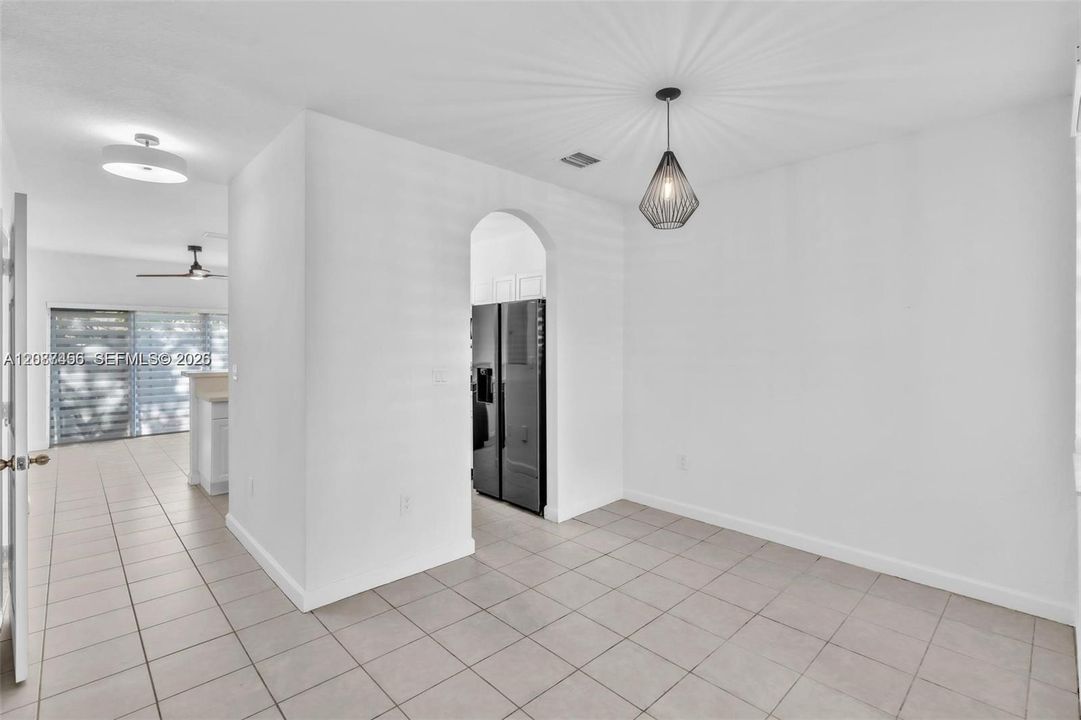 For Rent: $2,000 (3 beds, 2 baths, 1169 Square Feet)