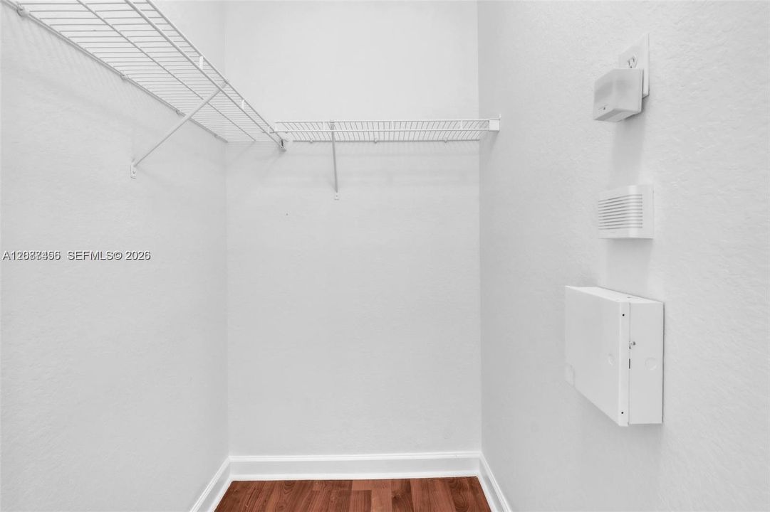 For Rent: $2,000 (3 beds, 2 baths, 1169 Square Feet)