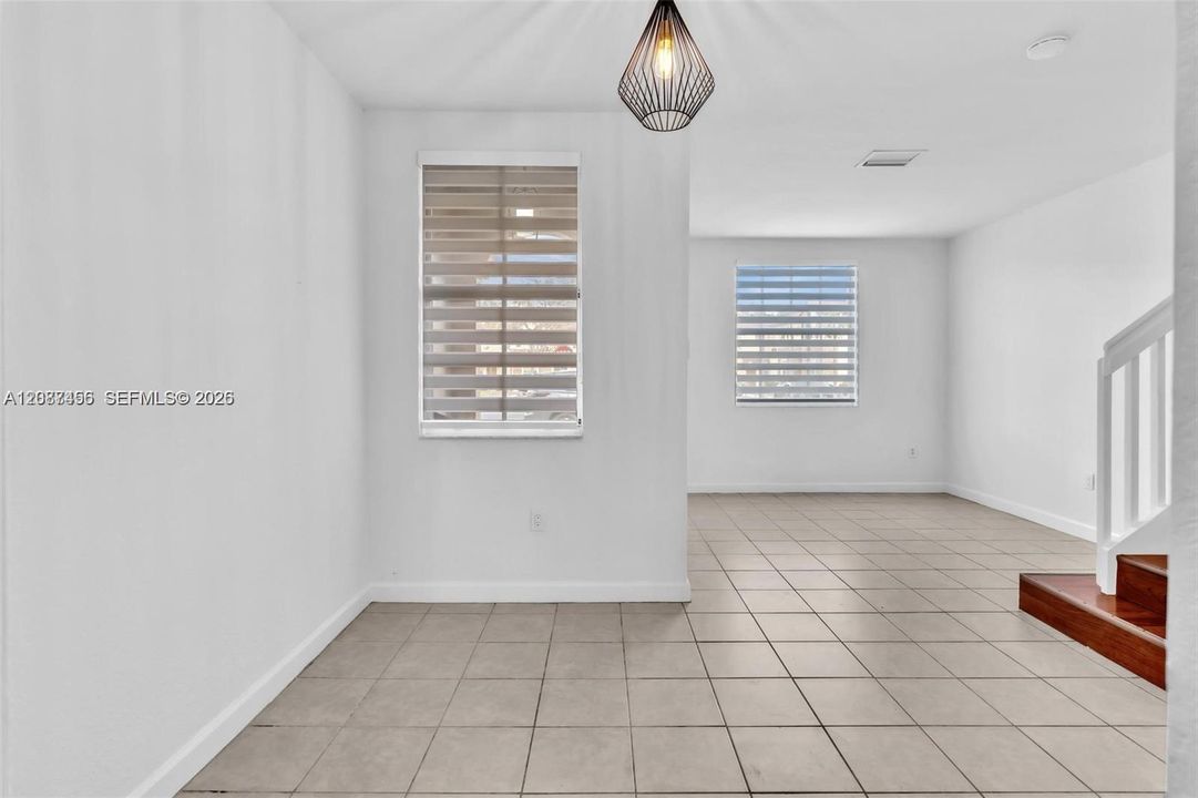 For Rent: $2,000 (3 beds, 2 baths, 1169 Square Feet)