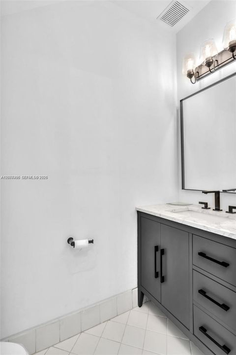 For Rent: $2,000 (3 beds, 2 baths, 1169 Square Feet)