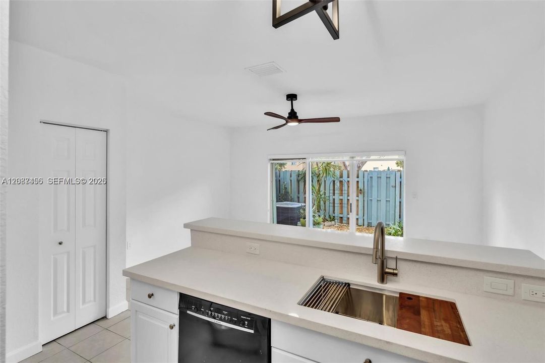 For Rent: $2,000 (3 beds, 2 baths, 1169 Square Feet)