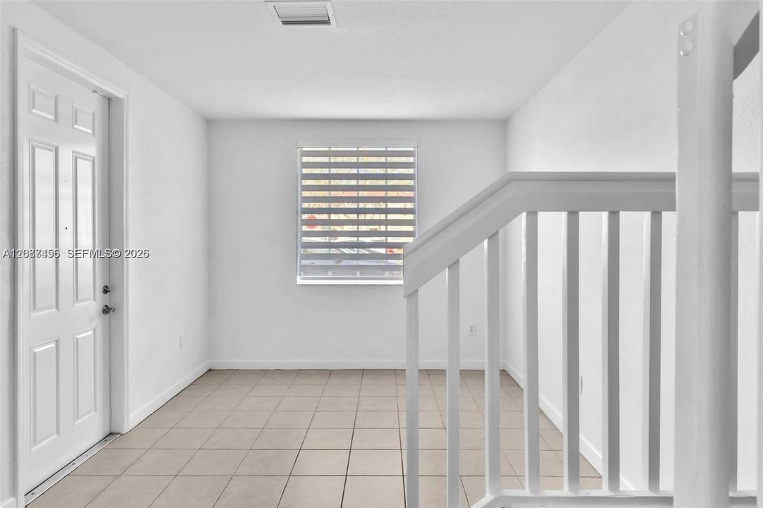 For Rent: $2,000 (3 beds, 2 baths, 1169 Square Feet)