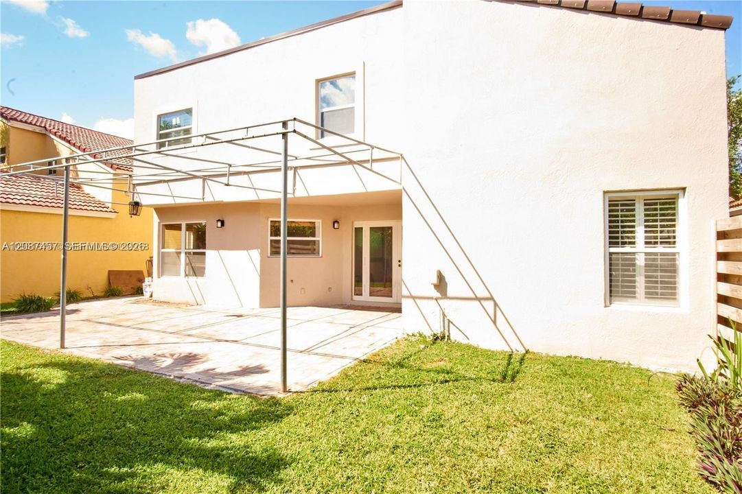 В аренду: $3,600 (3 спален, 2 ванн, 1819 Квадратных фут)