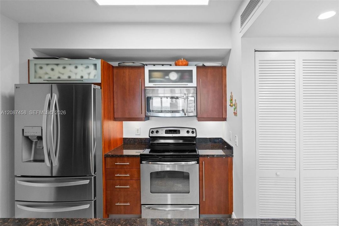 На продажу: $495,000 (2 спален, 2 ванн, 1155 Квадратных фут)