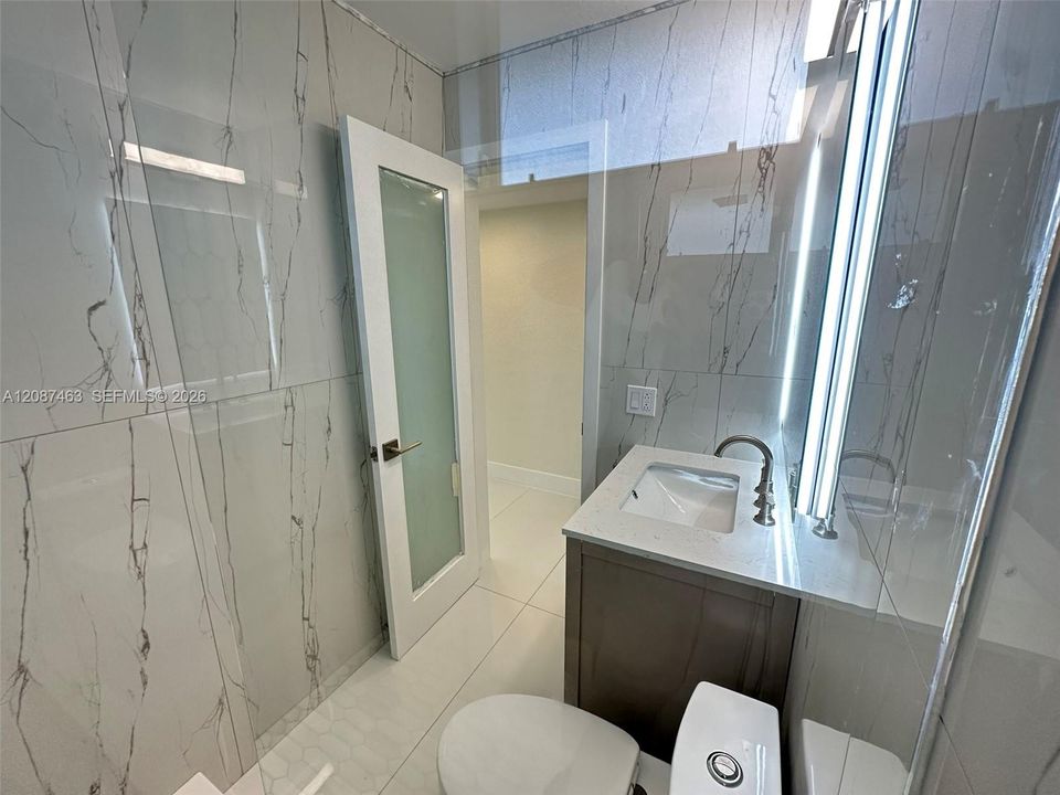 На продажу: $269,999 (1 спален, 1 ванн, 561 Квадратных фут)