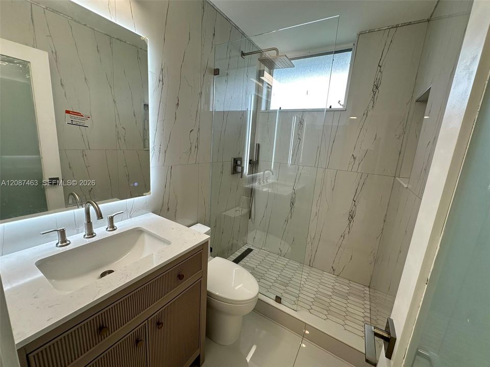 На продажу: $269,999 (1 спален, 1 ванн, 561 Квадратных фут)
