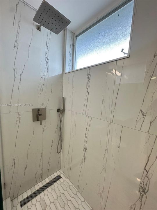 На продажу: $269,999 (1 спален, 1 ванн, 561 Квадратных фут)