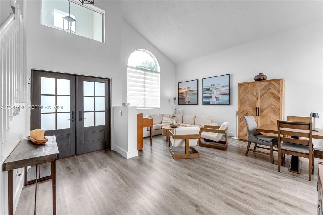 En Venta: $814,990 (5 camas, 3 baños, 2625 Pies cuadrados)
