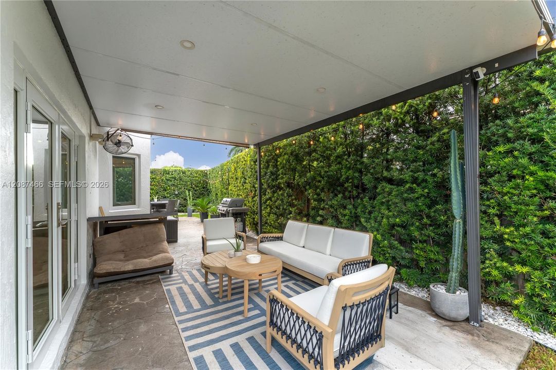 En Venta: $814,990 (5 camas, 3 baños, 2625 Pies cuadrados)