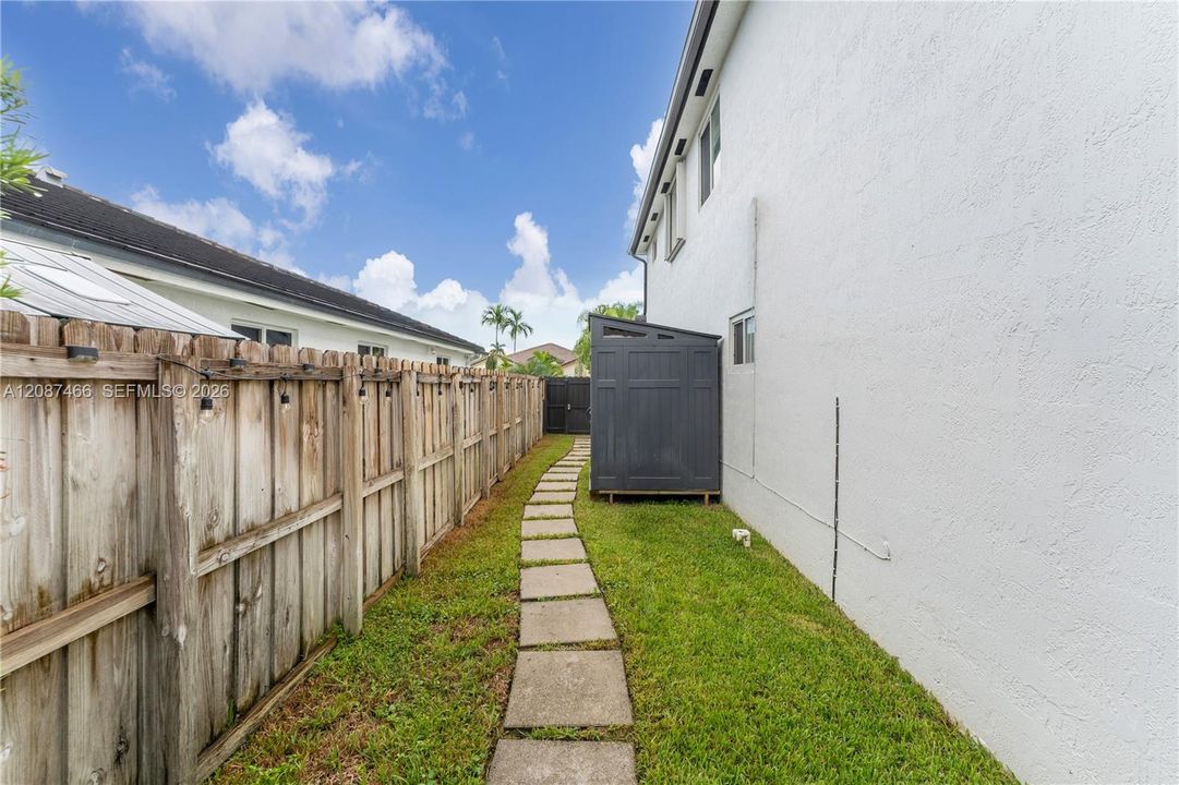 En Venta: $814,990 (5 camas, 3 baños, 2625 Pies cuadrados)