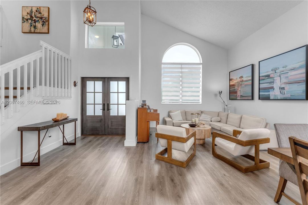 En Venta: $814,990 (5 camas, 3 baños, 2625 Pies cuadrados)